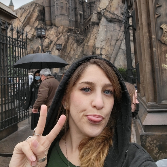 Meet your Posher, Aliza - Picture 1 of 2